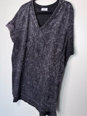 Zenana Outfitters Mineral Wash Charcoal V-Neck Short Sleeve Top